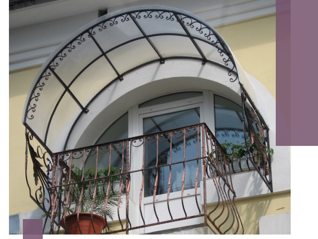 Козырьки над балконом в Снежинске — изготовление и монтаж