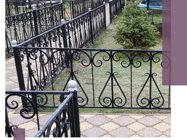 Кованые газонные ограждения под ключ в Снежинске